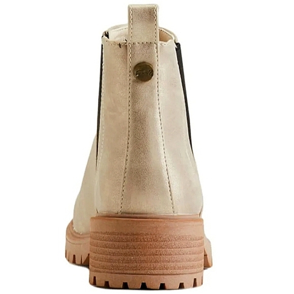 New w/Box Seven7 Billie Faux Leather Gold Chelsea Ankle Booties Size 6 - Picture 6 of 8